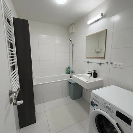 Skygate With Private Parking Garage * Pressburg